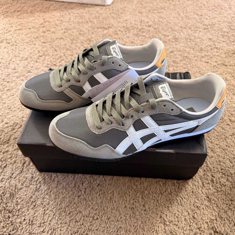 NWT Onitsuka Tiger Serrano – Burnt Olive / White